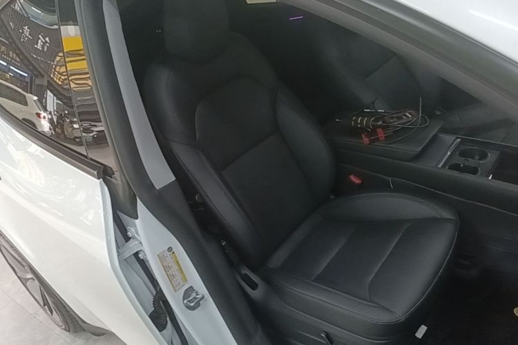 Tesla Model Y 2025 car image #24