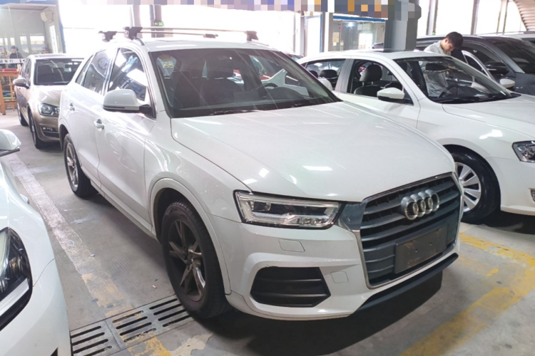 Audi Q3 2018 car image #4
