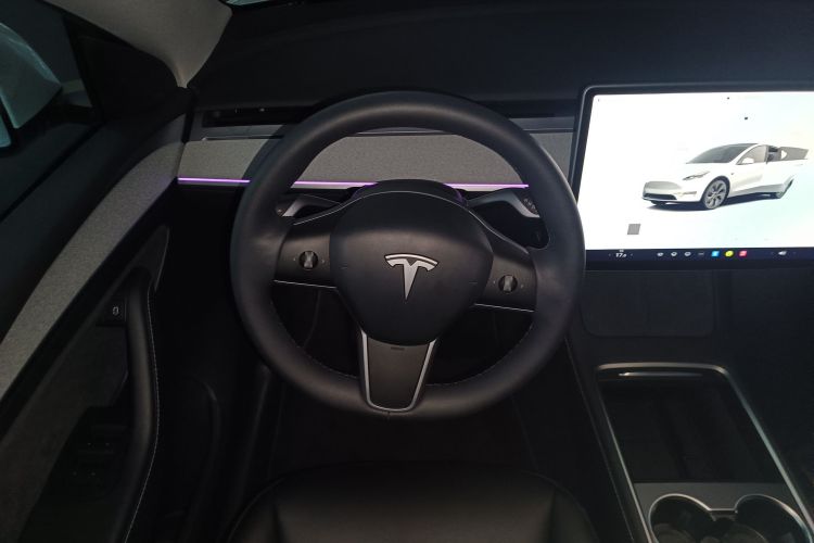 Tesla Model Y 2024 #15 Tesla Model Y 2024 car image #15