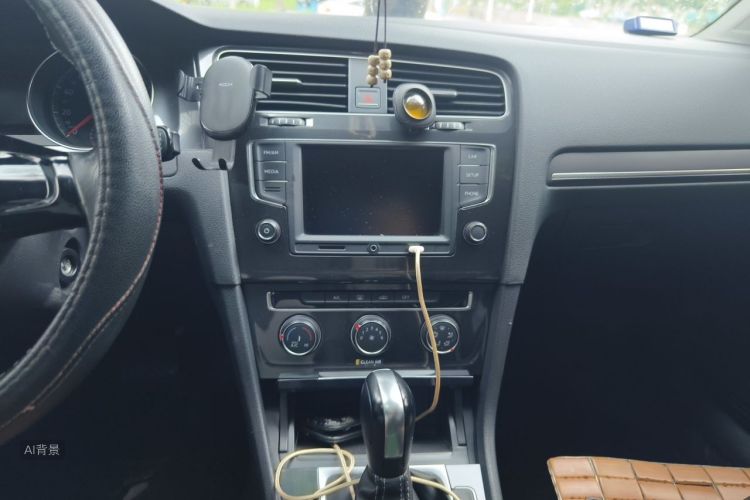 Volkswagen Golf 2017 car image #15