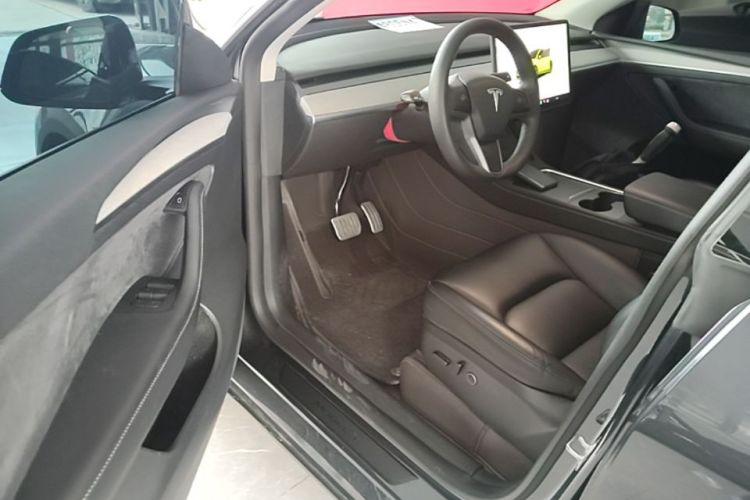 Tesla Model Y 2024 #16 Tesla Model Y 2024 car image #16