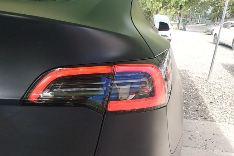 Tesla Model Y 2022 #8 Tesla Model Y 2022 car image #8