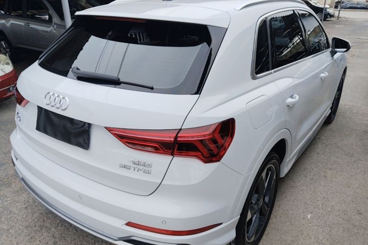 Audi Q3 2020 car image #7