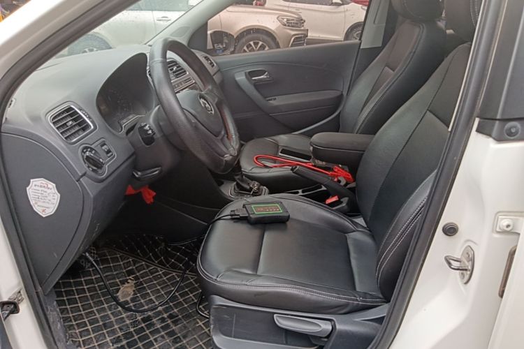Volkswagen Polo 2015 #15 Volkswagen Polo 2015 car image #15
