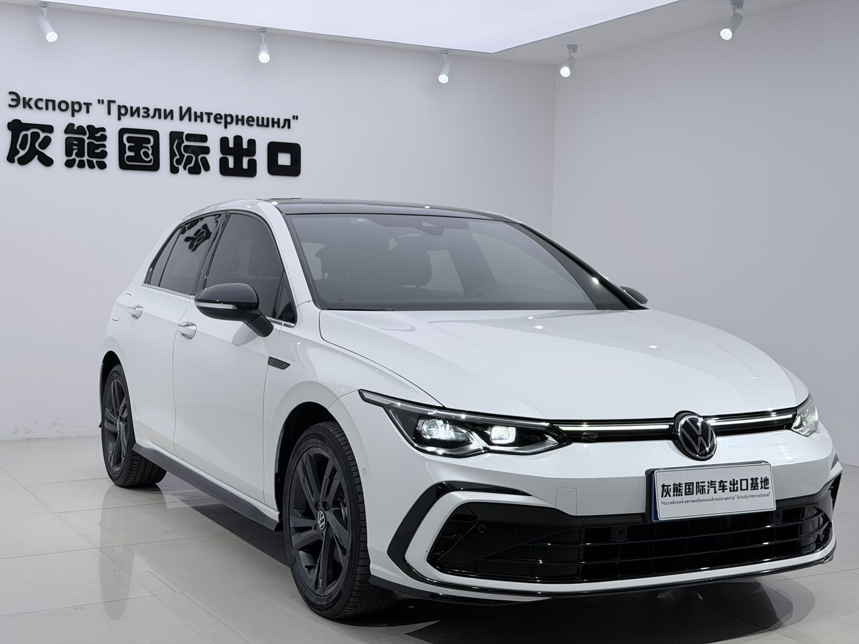 Volkswagen Golf 2022 car image #3