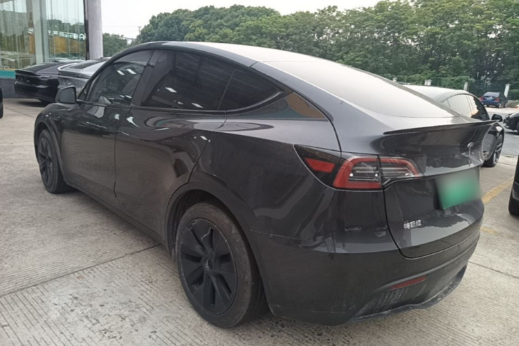 Tesla Model Y 2024 #5 Tesla Model Y 2024 car image #5