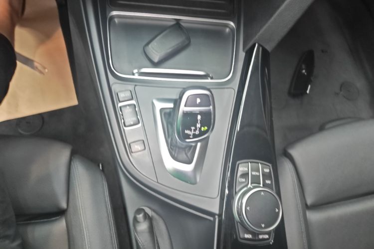 BMW 3 Series 2018 #18 BMW 3 Series 2018 car image #18