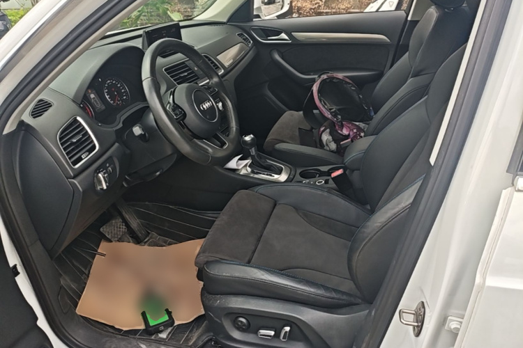 Audi Q3 2018 car image #15