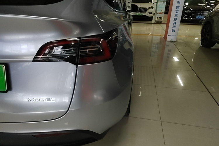 Tesla Model Y 2022 car image #8