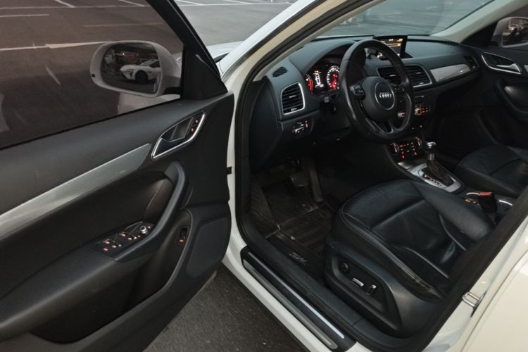 Audi Q3 2016 car image #16