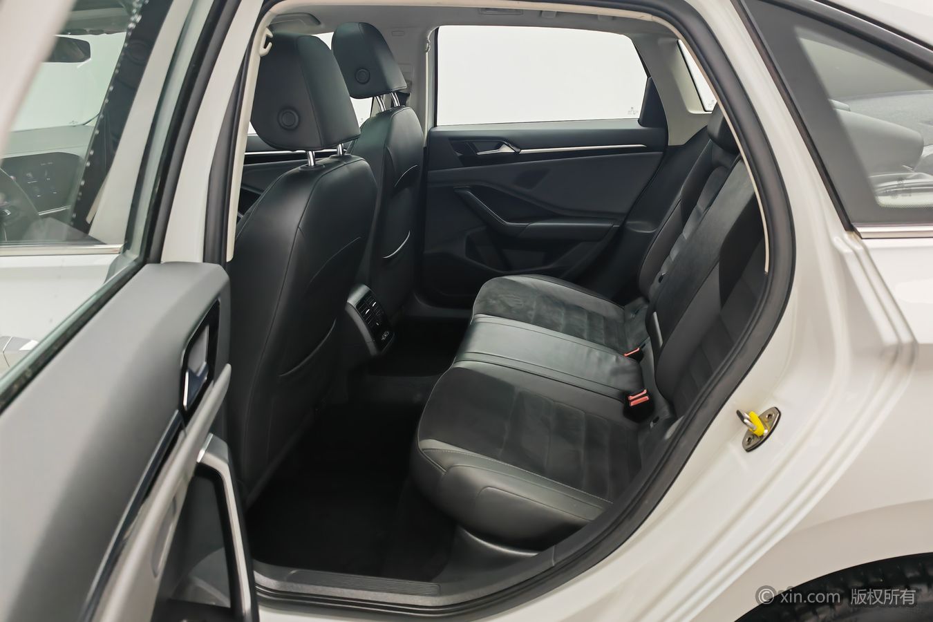 Volkswagen Sagitar 2022 car image #16