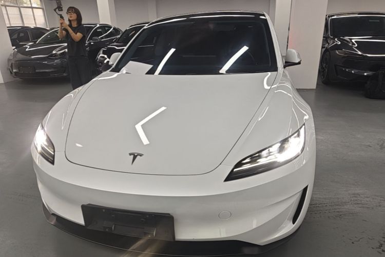 Tesla Model 3 2024 car image #3