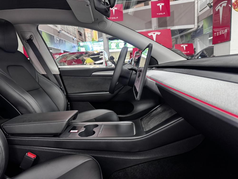 Tesla Model Y 2023 #10 Tesla Model Y 2023 car image #10