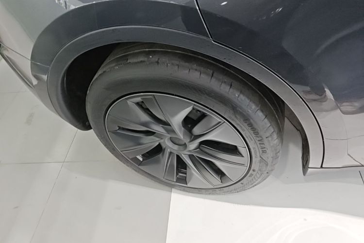 Tesla Model Y 2025 #10 Tesla Model Y 2025 immagine di auto #10