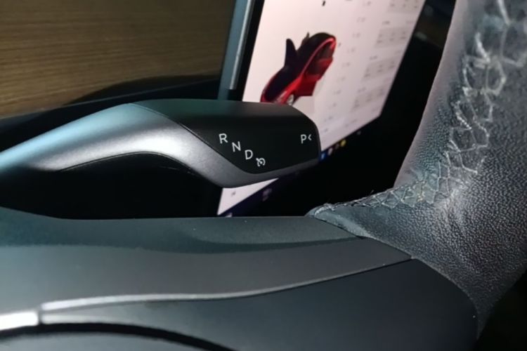 Tesla Model 3 2022 car image #18