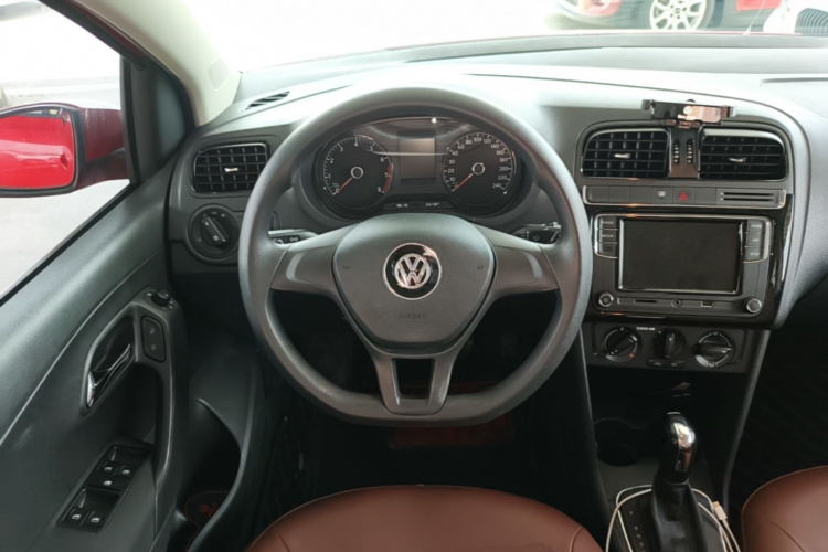 Volkswagen Polo 2017 car image #11