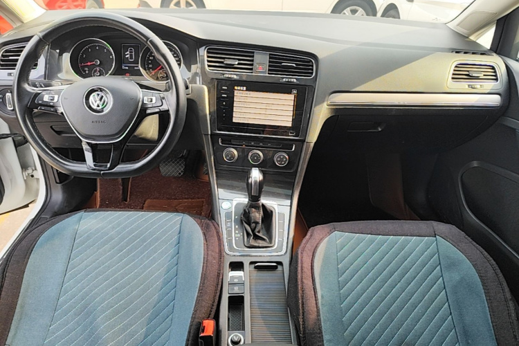 Volkswagen Golf 2020 car image #10