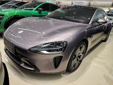 MI SU7 2025 immagine di auto 