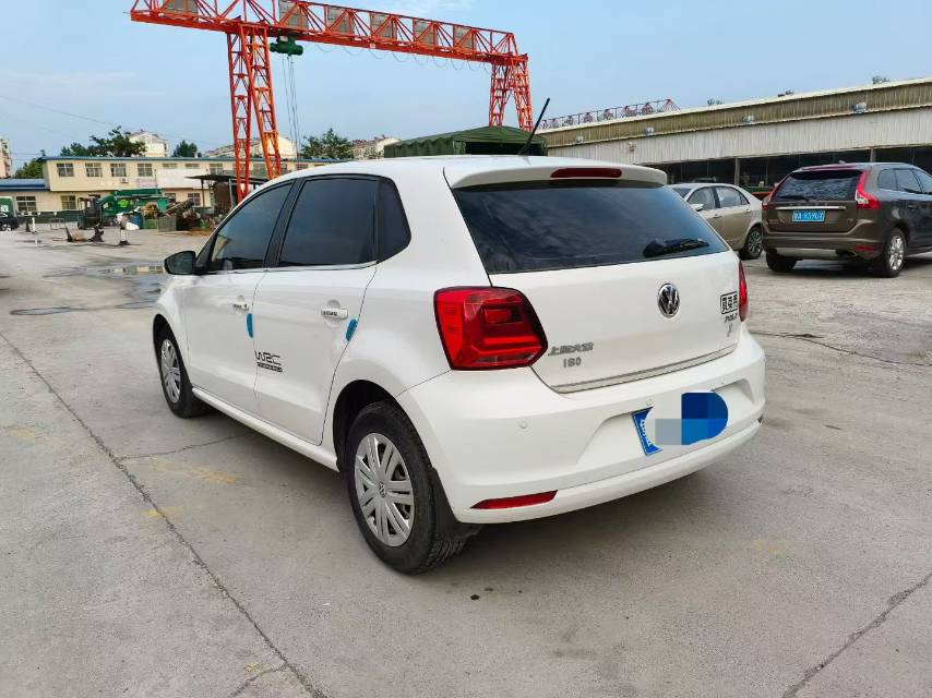 Volkswagen Polo 2016 car image #9