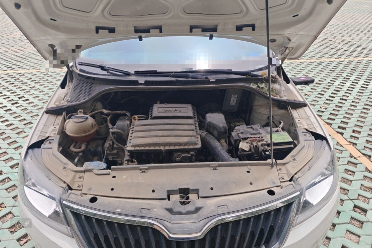 Skoda Rapid 2016 car image #22