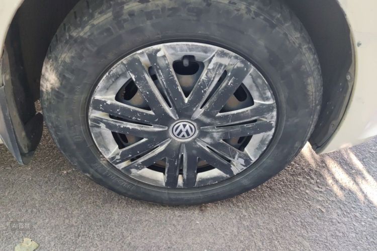 Volkswagen Polo 2015 car image #9