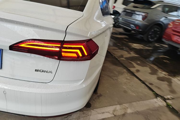 2019 car image #8
