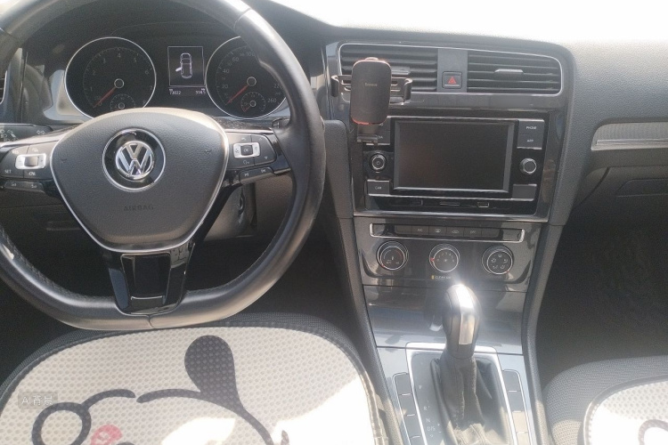 Volkswagen Golf 2018 car image #11