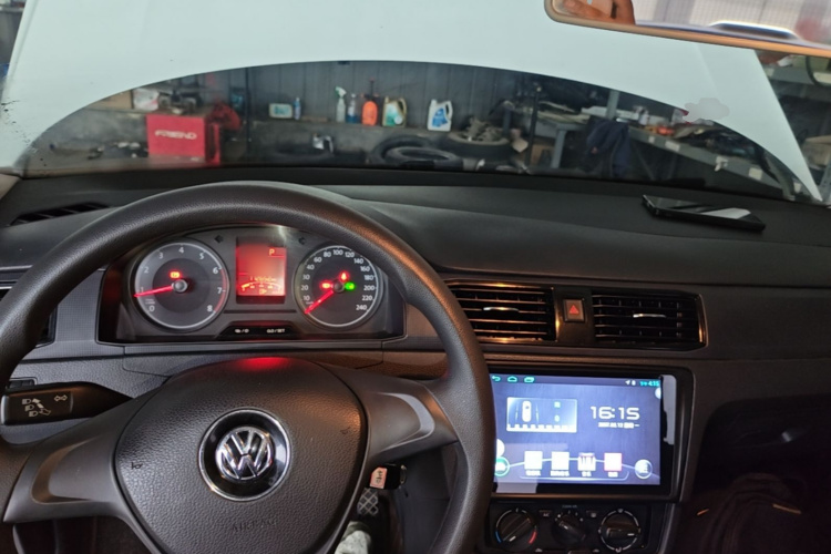 Volkswagen Santana 2017 car image #10