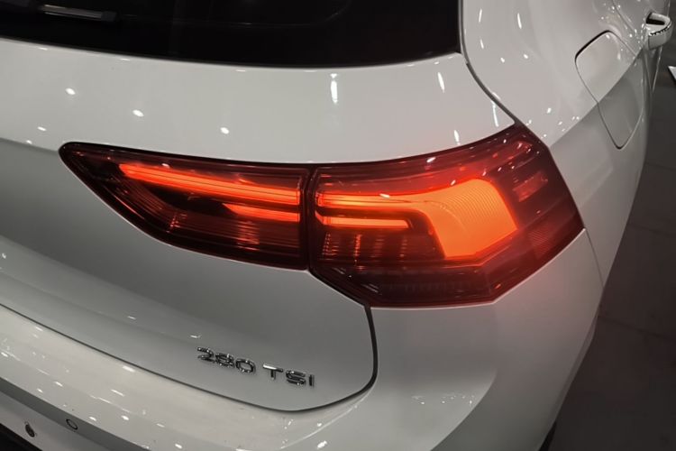 Volkswagen Golf 2021 car image #8