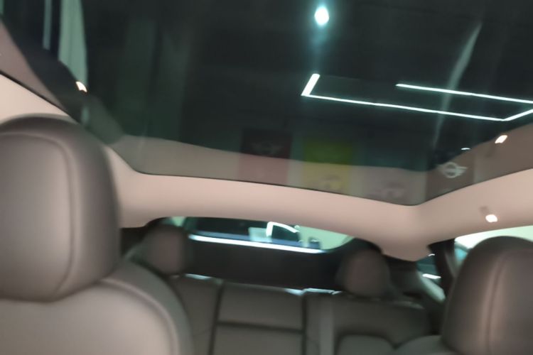 Tesla Model Y 2023 #18 Tesla Model Y 2023 car image #18