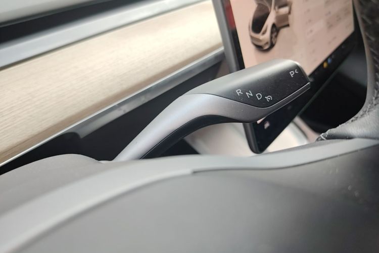 Tesla Model Y 2023 car image #14