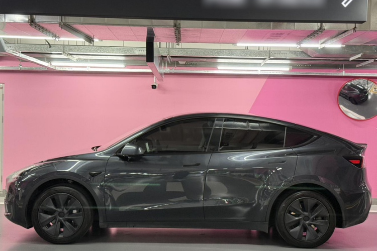 Tesla Model Y 2025 #3 Tesla Model Y 2025 car image #3