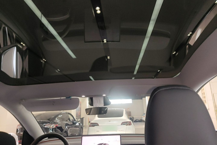 Tesla Model Y 2025 #18 Tesla Model Y 2025 car image #18