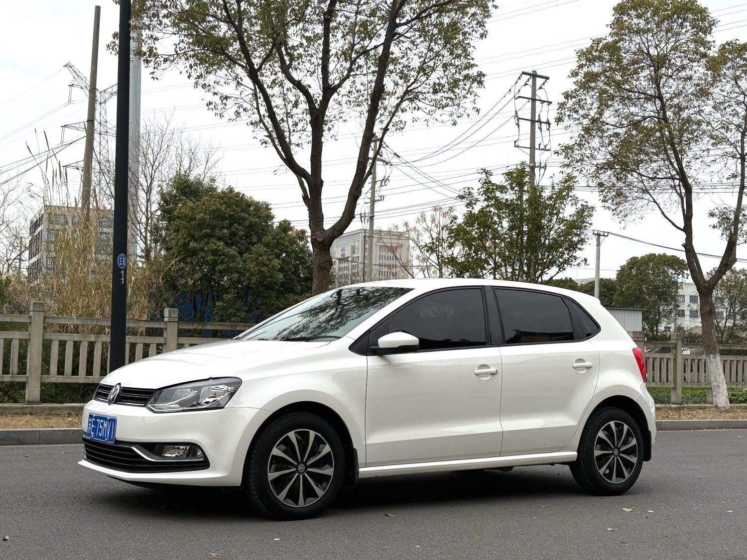 Volkswagen Polo 2017 Volkswagen Polo 2017 car image