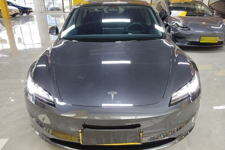 Tesla Model 3 2025 صورة سيارة #3