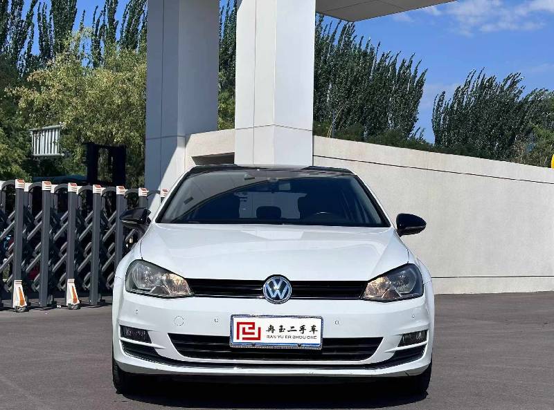 Volkswagen Golf 2017 car image #2