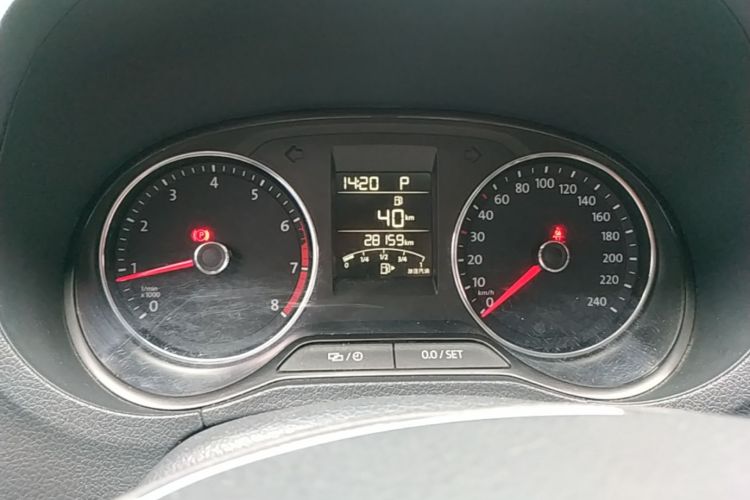 Volkswagen Polo 2016 car image #12