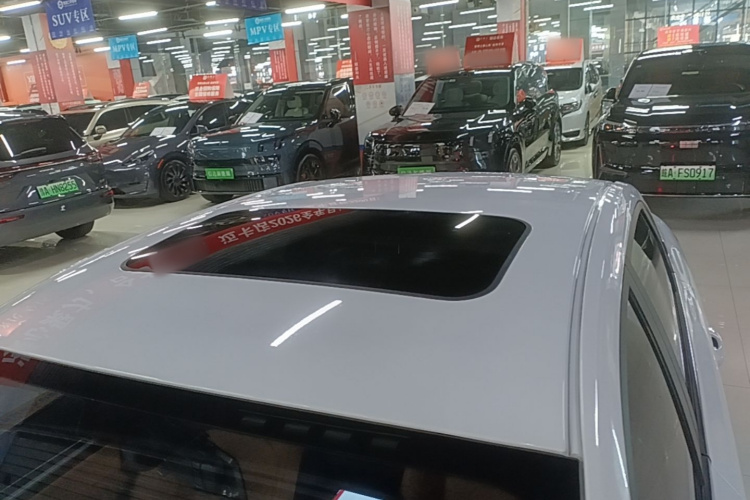 GEELY Emgrand 2024 car image #25