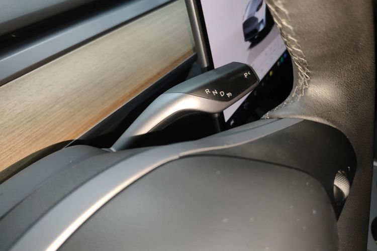 Tesla Model Y 2021 #14 Tesla Model Y 2021 car image #14