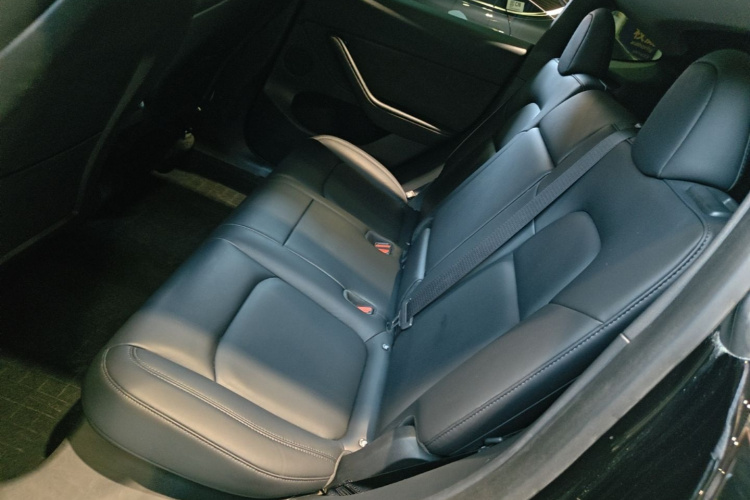 Tesla Model Y 2022 car image #17