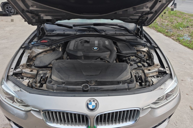 BMW 3 Series 2018 car image #22