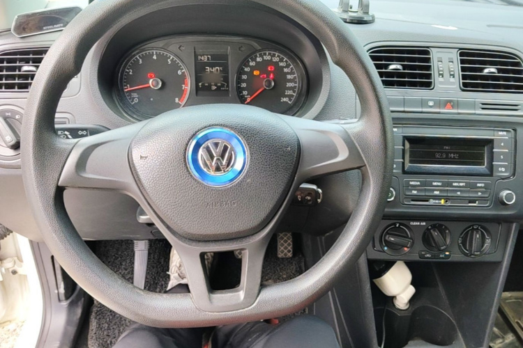 Volkswagen Polo 2016 car image #11