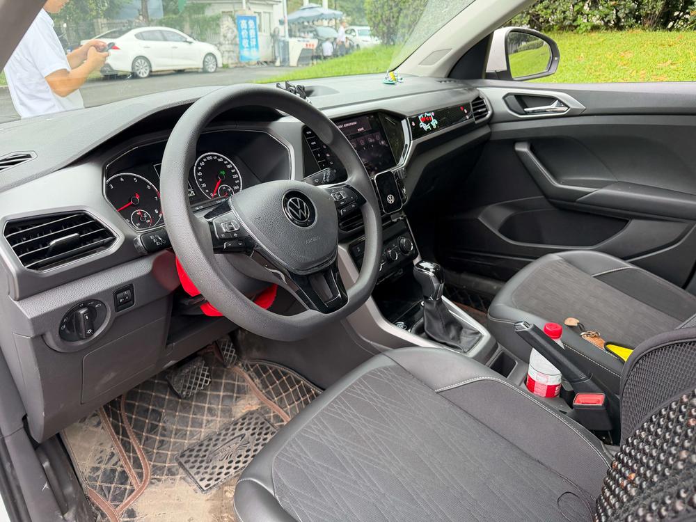 Volkswagen T-Cross 2021 car image #11
