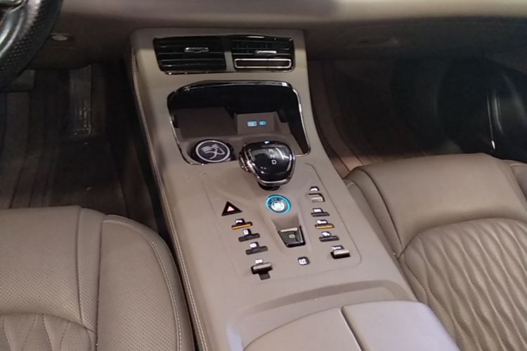 BYD Han 2023 car image #18