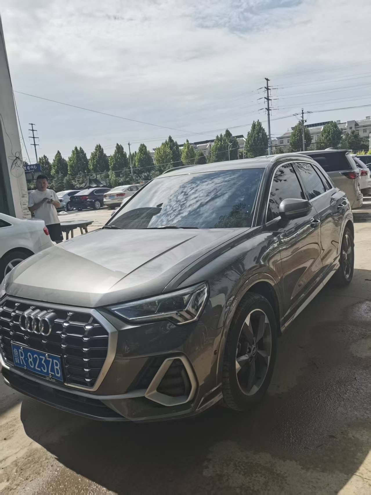Audi Q3 2023 car image #2