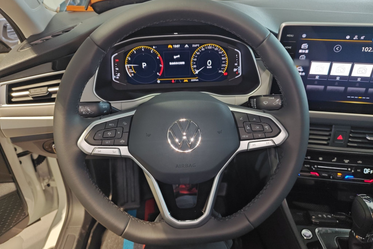 Volkswagen Bora 2025 car image #11