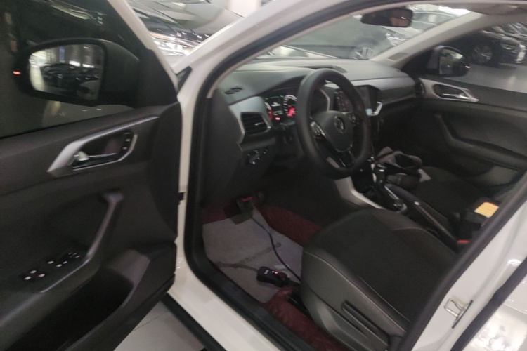 Volkswagen T-Cross 2021 car image #12