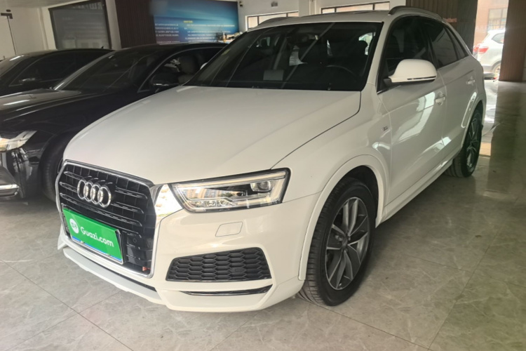 Audi Q3 2019 car image #2