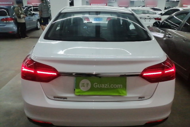 GEELY Emgrand 2019 #4 GEELY Emgrand 2019 car image #4