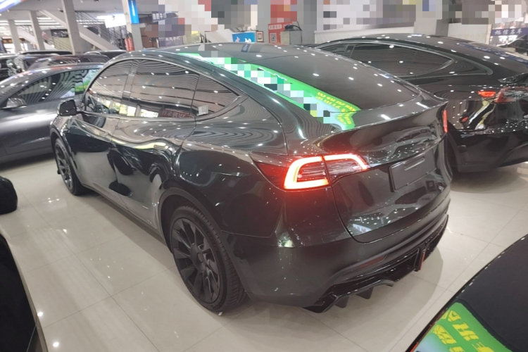 Tesla Model Y 2023 #5 Tesla Model Y 2023 car image #5